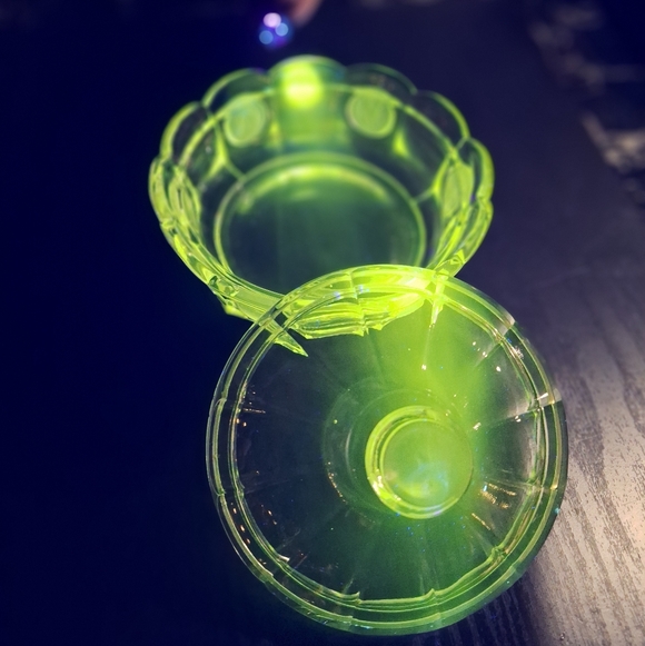 Fostoria Coin Candy Dish, UV365nm Glow, Vintage Glass Trinket Dish, Butter Bowl - Picture 5 of 15